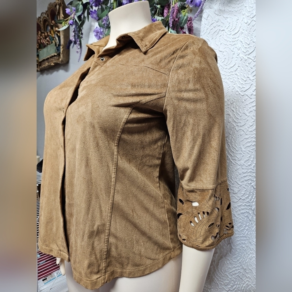 Erin London Tan Fitted Button Down Shirt with Notched Collar